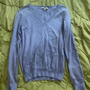 Lavender Uniqlo v neck sweater